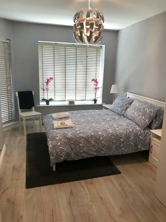 Donnybrook Castle Apartment Dublin 0*,