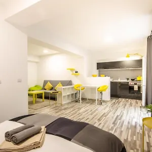 Homestay Apartment Otopeni
